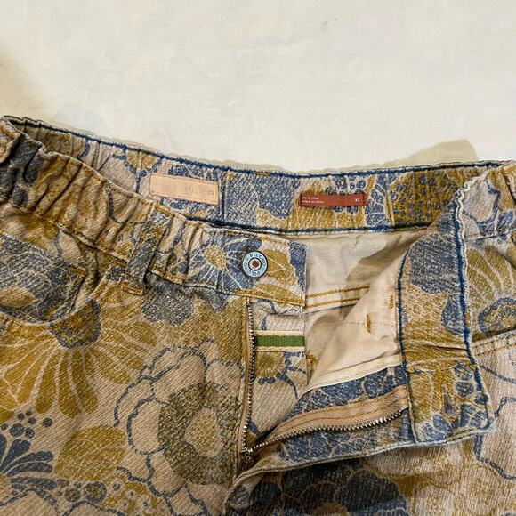 Pilcro x Anthropologie Lara Ultra High Waisted Floral frayed hem Shorts size XS - Picture 8 of 15